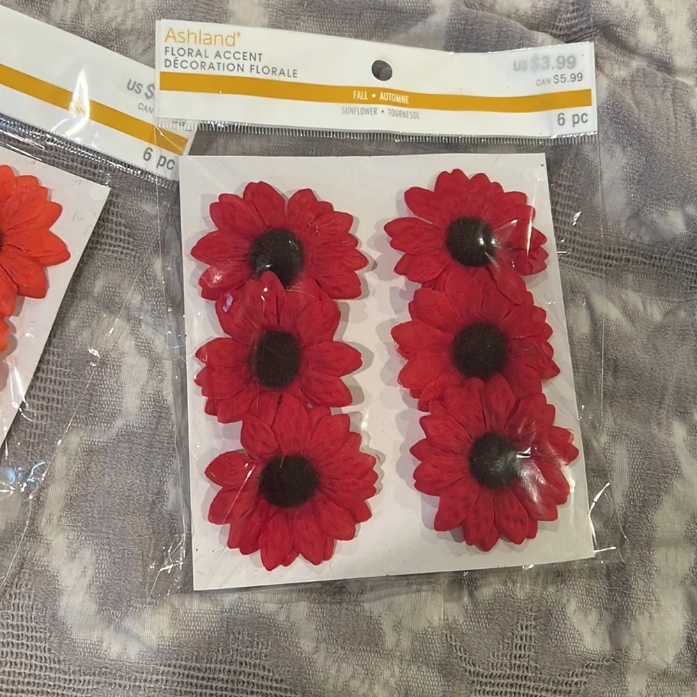 Brand new 2 sets of orange and red floral accents - Picture 3 of 4